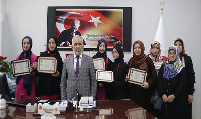 Çankırı'da hafızlık eğitimini tamamlayan öğrenciler belgelerini aldı