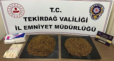 Çatıya gizlenmiş poşet poşet uyuşturucu ele geçirildi