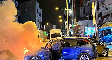 Cep telefonunu almak için yanan aracın içine girdi