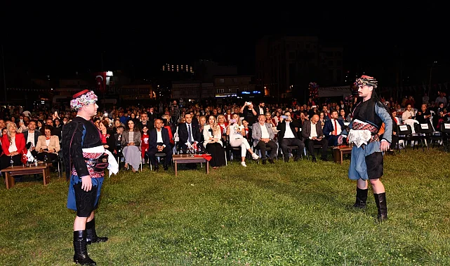 Çiğli'de cumhuriyetin 101. yılında gurur ve coşku