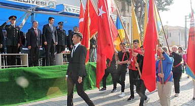 Cumhuriyet Bayramı Manyas'ta törenlerle kutlandı