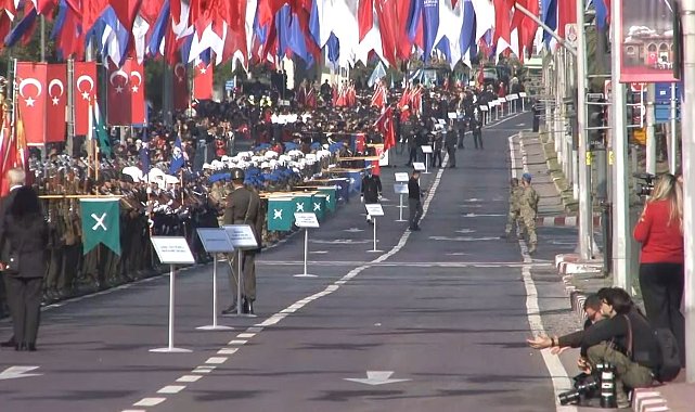Cumhuriyet Bayramının 101'inci yılı Vatan Caddesinde coşkuyla kutlandı