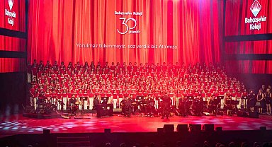 Cumhuriyet gençlerinden Cumhuriyet'in 101'inci yılına yakışır konser
