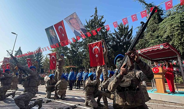 Cumhuriyet'in 101. yıl dönümünde jandarmadan göğüs kabartan gösteri
