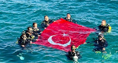 Cumhuriyet'in 101. Yılını Saros'da bayrak açarak kutladılar