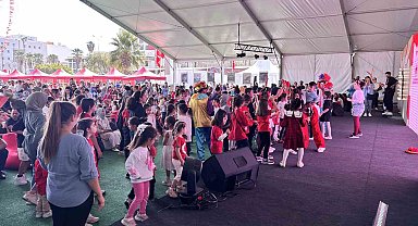 Depremzede çocuklar Cumhuriyet Panayırı'nda doyasıya eğlendi