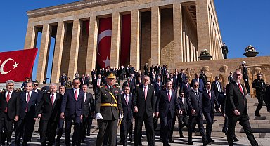 Devlet erkânı Anıtkabir'de