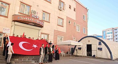 Diyarbakır anneleri TUSAŞ saldırısı nedeniyle PKK'yı lanetledi