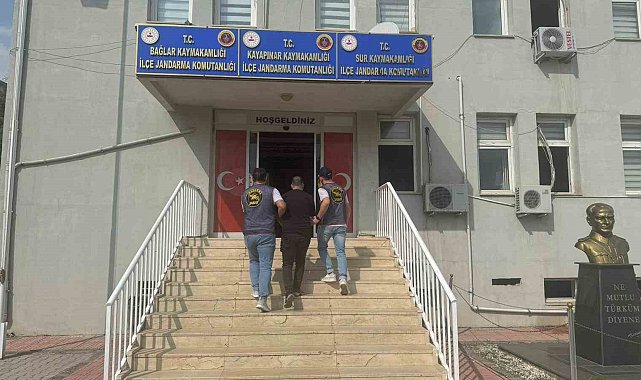 Diyarbakır'da kesinleşmiş hapis cezası bulunan 2 firari yakalandı