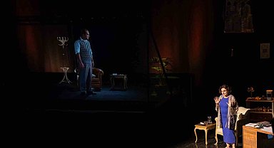 Dünyada ilk kez hologram teknolojisinin kullanıldığı tiyatro oyunu Bursalı sanatseverlerle buluştu