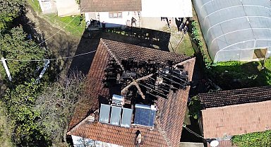 Düzce'de 2 katlı evde yangın