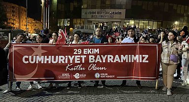 Efeler Belediyesi, 'Cumhuriyet Bayramı'nı fener alayı ile taçlandırdı