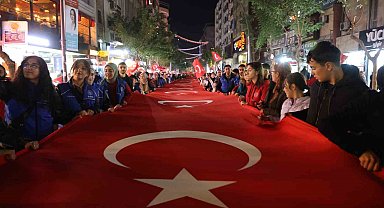 Elazığ'da fener alayı renkli görüntüler oluşturdu