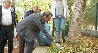 Eldivenleri giydi, çöp topladı, çevre temizliğine dikkat çekti