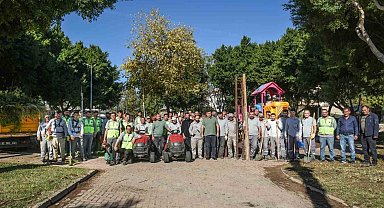 Emekleriyle Kepez'i güzelleştiriyorlar