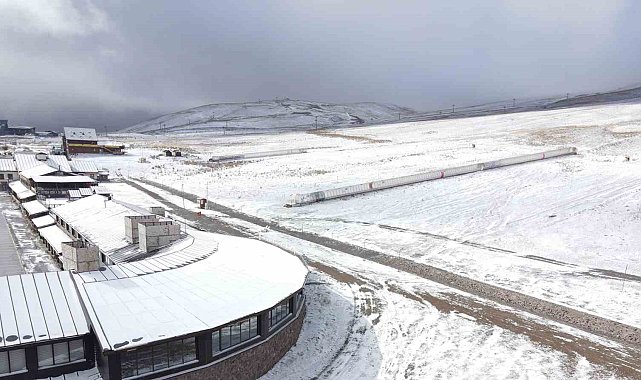 Erciyes beyaza büründü