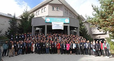 Erzurum'da 300 okul yöneticisine "Türkiye Yüzyılı Maarif Modeli" anlatılıyor