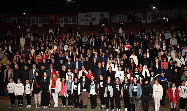 Esenyurt'ta Cumhuriyet Defilesi görsel şölen oluşturdu