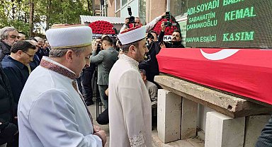 Eski Bakan Çakmakoğlu son yolculuğuna uğurlandı