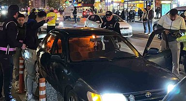 Eskişehir'de 'Narkoalan' uygulamasında yüzlerce araç ve kişi denetlendi