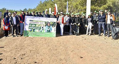 Eskişehir'de bürokratlar ve gençler ormanları temizledi