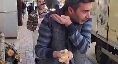 Evcil karga 'ekmeğinin' peşinde: Karnını doyurduktan sonra öpücük atıp gidiyor