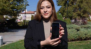 Evcil kuş gibi gelip eline kondu, izleyenler hayret etti