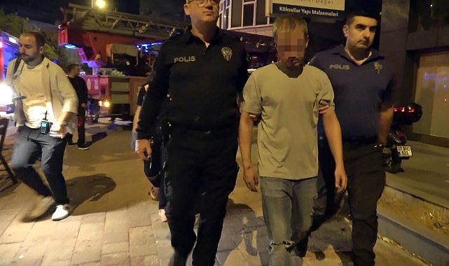 Evini yakıp dumandan etkilendi, sokağa dökülen apartman sakinleri 'oksijen vermeyin' diye tepki gösterdi