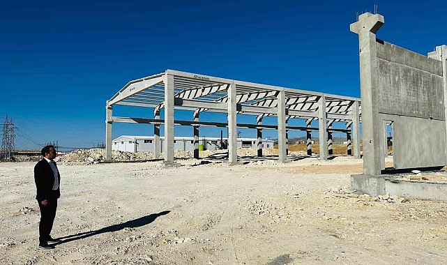 Fabrika inşaatları inceleniyor