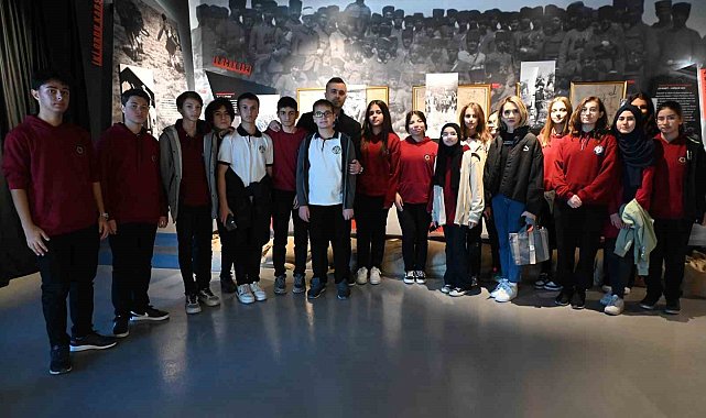 Fen Lisesi öğrencilerinden Anı Evi'ne uçurtmalı ziyaret