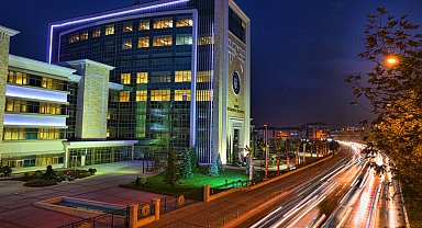 Fitch, Bursa'nın kredi notunu yükseltti