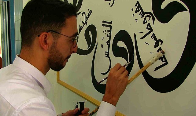 Genç imam nakkaşlıkla cami duvarlarını süslüyor