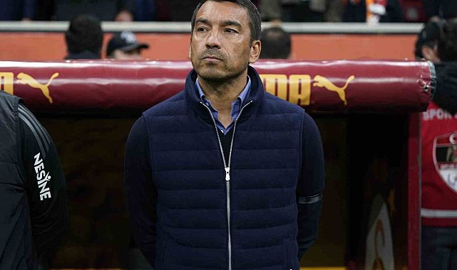 Giovanni van Bronckhorst'tan tek değişiklik
