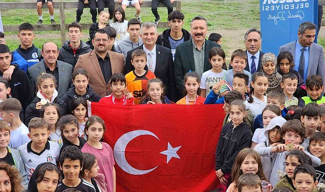 Gölcük'te Cumhuriyet coşkusu sporla birleşti