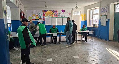 Gürcistan halkı milletvekillerini seçmek için sandık başında