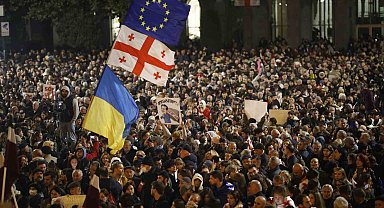 Gürcistan'da muhalefetin öncülüğünde düzenlenen eylemle seçim sonuçları protesto edildi