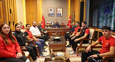 Güreşçilerden Vali Aydoğdu'ya ziyaret