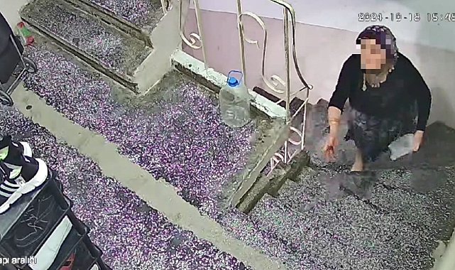 Gürültü yaptıkları iddiasıyla komşunun kapısını çöplüğe çevirdi, 2 yılda 400'den fazla polis geldi