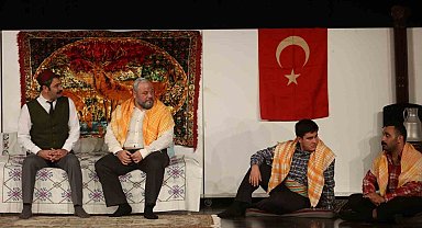 Güzelbahçe'de 'Sen Cumhuriyet' tiyatro oyunu sergilendi