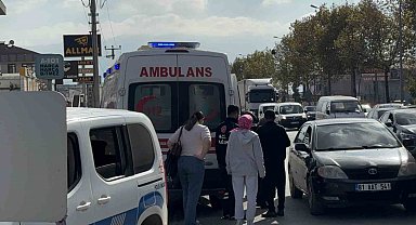 Halk otobüsü ile otomobil çarpıştı: 2 yaralı