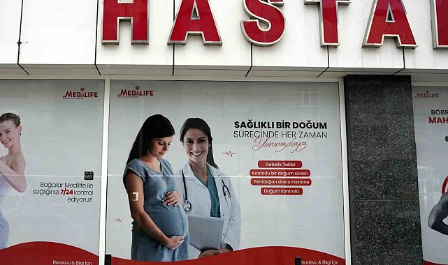 Hastane skandalında hastanenin camında 'Yenidoğan dostu hastane' yazılı görsel dikkat çekti