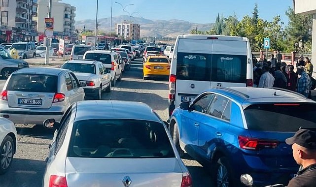 Hastanede yolundaki trafik yoğunluğu tepkilere neden oluyor