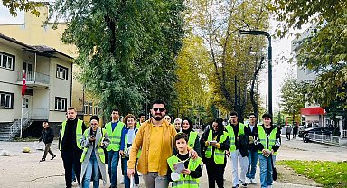 Hendek Meydanı'nda kitap okuma etkinliği