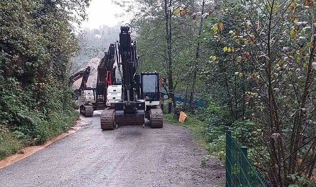 Heyelanlı alanda diken üstünde temizleme çalışması