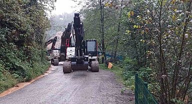 Heyelanlı alanda diken üstünde temizleme çalışması