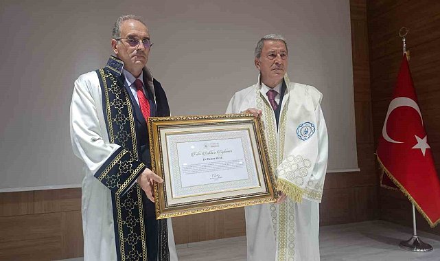 Hulusi Akar'a Bandırma Onyedi Eylül Üniversitesi'nde fahri doktora unvanı