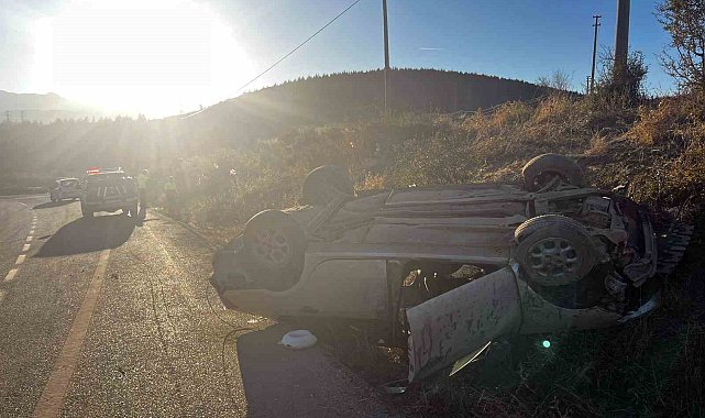 Isparta'da otomobil takla attı: 3 yaralı