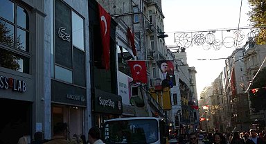 İstiklal Caddesi Cumhuriyet Bayramı'na hazırlanıyor