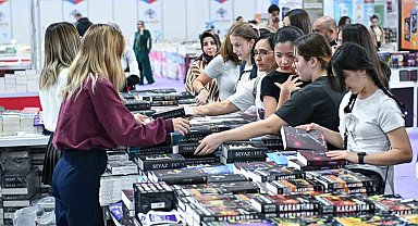 İZKİTAP hafta sonu on binleri ağırladı