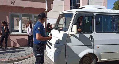 Jandarma ve polis ekipleri okul servislerini denetledi